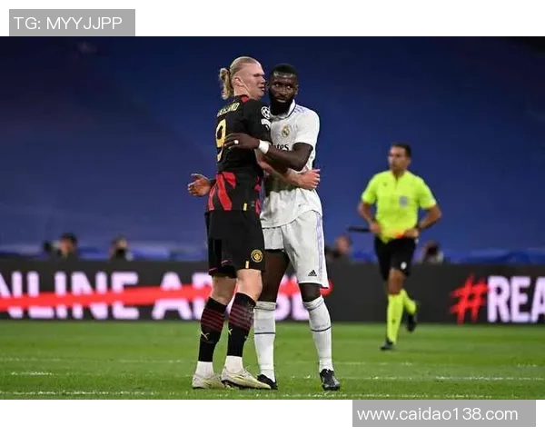 吕迪格抱摔哈兰德,裁判VAR只看了一遍就决断判罚点球